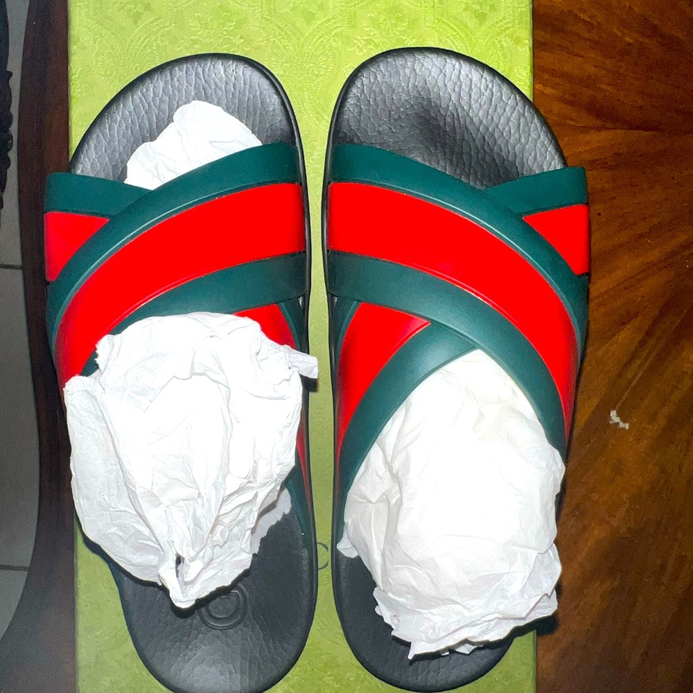 Used gucci slides
